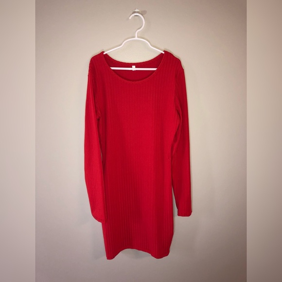 red dress - Picture 1 of 3